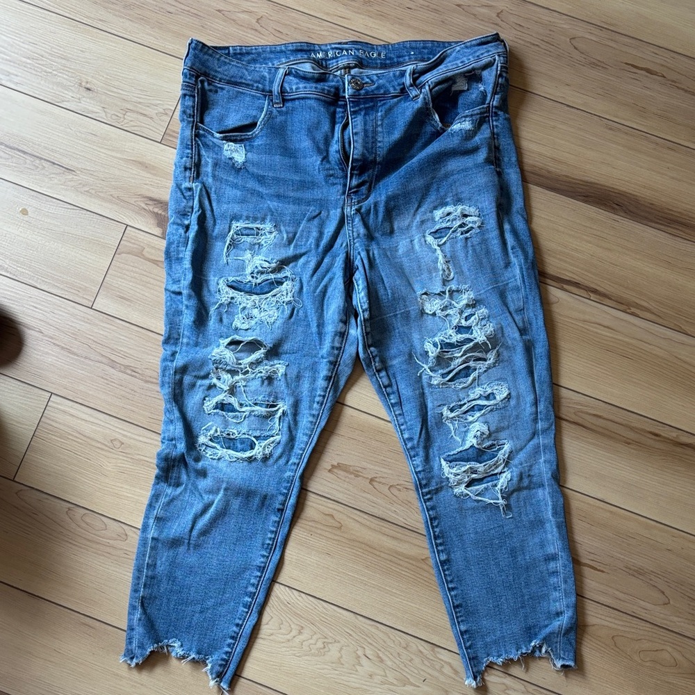 American Eagle Outfitters Distressed Blue Cropped Jeans